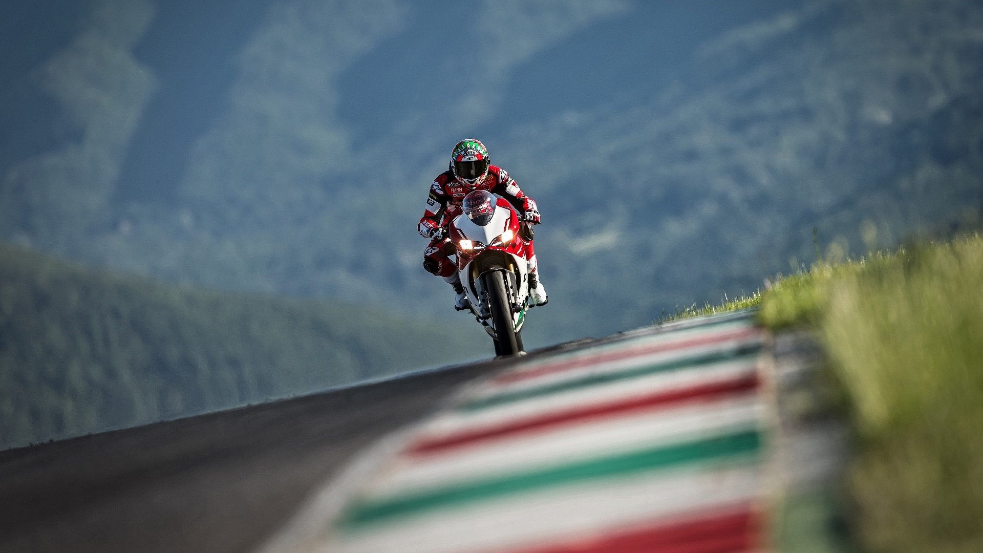 开云体育入口-三连败阴霾笼罩，阿扎伦卡迷失，加拿大主帅遭遇信任危机